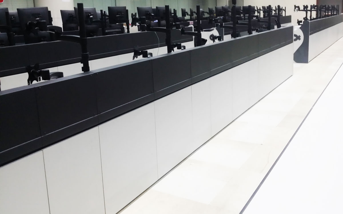 監(jiān)控操作臺(tái)門(mén)板照片