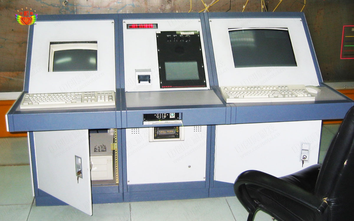 消防監(jiān)控臺(tái)圖片